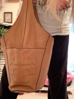 TORY BURCH BOMBE T LARGE HOBO BAG BARK EXC CONDITION